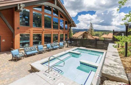 HotTub-Elkpoint-True Ski In Ski Out Family &Pet Friendly - Photo 61