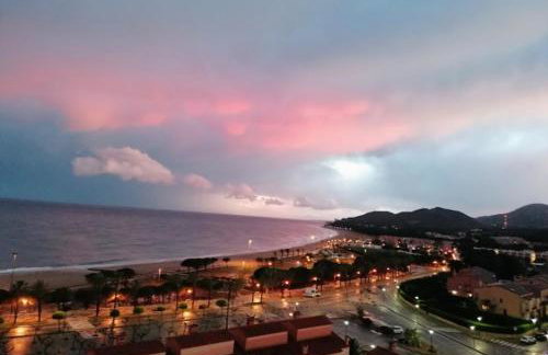 Apartamento con terraza, vistas playa y montaña - Photo 27