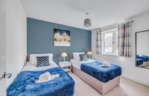 Detached 4 Bedroom 2 Bathroom House - Driveway Parking, Fast WiFi and Smart TV by Yoko Property - Foto 10