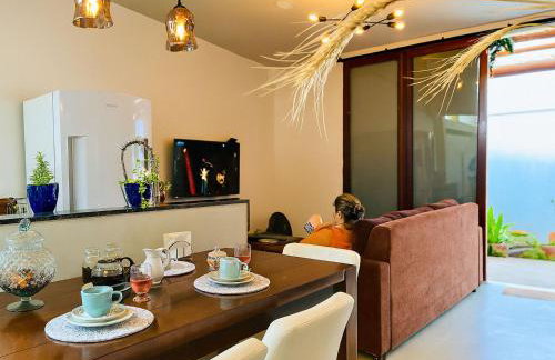 Casa Privativa 2 Quartos em Condomínio, Suite com Cama King e Closet, Quarto de Casal, Ar, Wi-Fi, Cozinha Completa e Garagem - Foto 30