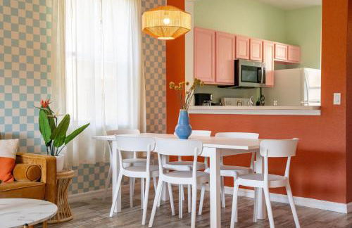 Disney World Cinderella Castle Lazy River Pool & Game Room - Foto 9