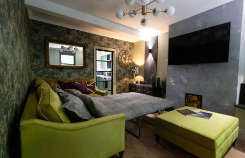 NEW Refurbished Cottage near Alton Towers Sleeps 6 Ashbourne Peak District Derbyshire - Foto 12