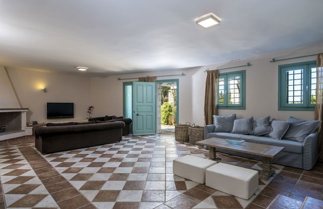 Electra Beachfront Villa - Photo 3