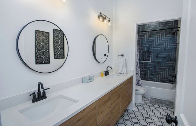 Amazing 3BR 2BA Only 5 Mins From Downtown - Foto 15