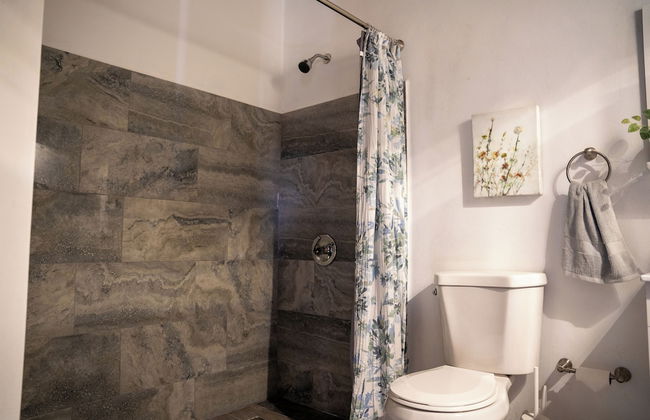 Hugo's Rental - Photo 7