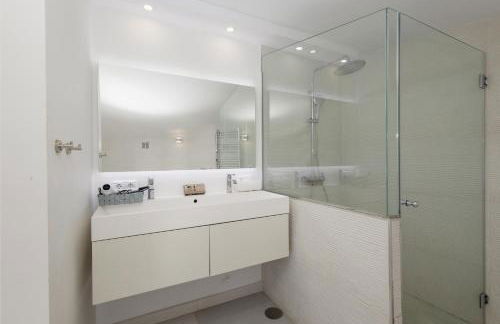 Marbella, Costabella - Beachfront Villa with Heated Pool - Photo 32