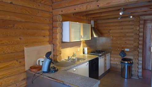 CHALET EN FUSTE, JACUZZI PRIVE, TERRASSE et VUE MONTAGNE DANS CAMPING 3 ETOILES - Foto 4, stove