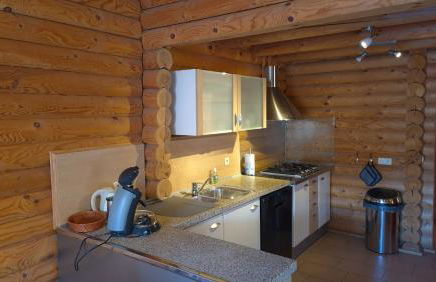 CHALET EN FUSTE, JACUZZI PRIVE, TERRASSE et VUE MONTAGNE DANS CAMPING 3 ETOILES - Foto 4