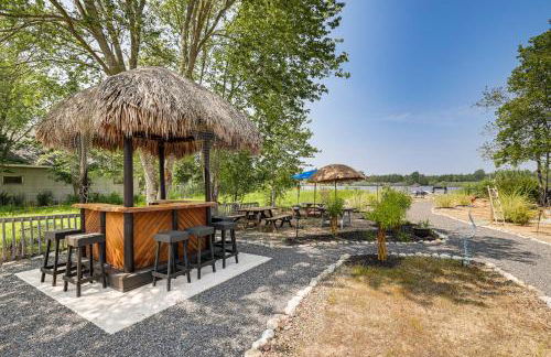 Dock and Backyard Bar Spacious Barnegat Bay Retreat - Foto 1