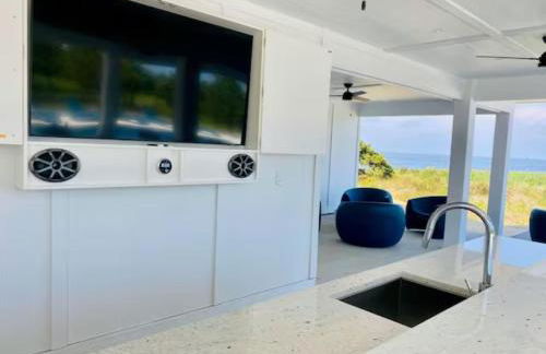 New Modern Waterfront Home w Saltwater Pool - Foto 8