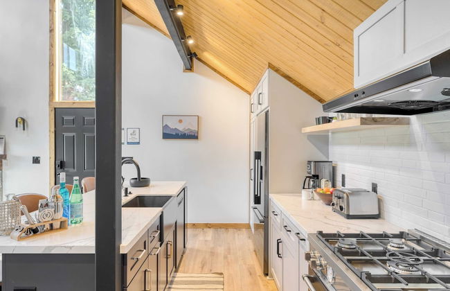 Lake View, Firepit, Game Room Remodeled Lake Tahoe Luxury Cabin by Avantstay - Foto 6