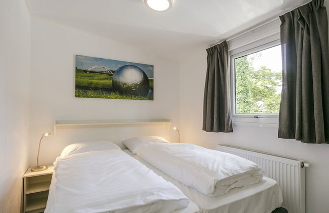 Sunlit Chalet by the Pond - Foto 2