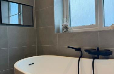 Rhuddlan 5-Bed House Sleeps 7 Pet-Friendly - Photo 14