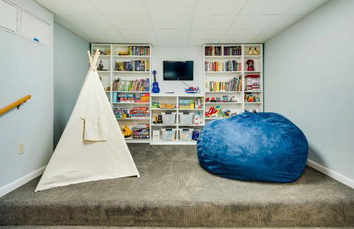 Lake George Oasis with 9 Acres, Hot Tub and Game Room! - Foto 28