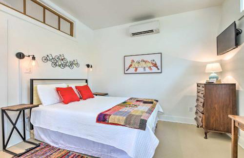 Walk to Beach from Chic Old Town Apartment with Yard - Foto 10