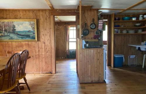 Lakefront Cabin Rental with Large Screen Porch near Baxter State Park, Maine - Foto 17