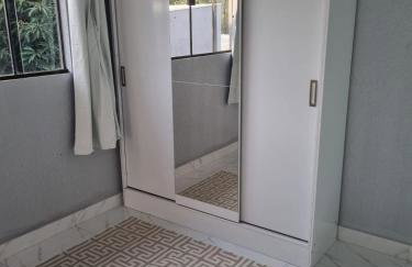 Stúdio andar superior, próximo ao hotel Rafain Palace - Foto 17