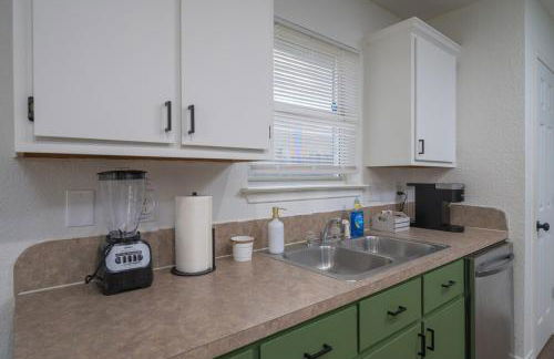 Stylish Pet Friendly Killeen 3BR with Fenced Backyard - Foto 17