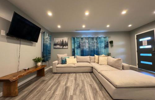 Spacious 3 bedroom unit with backyard and parking just 10 minutes from Rodeo Dr and attractions! - Foto 43