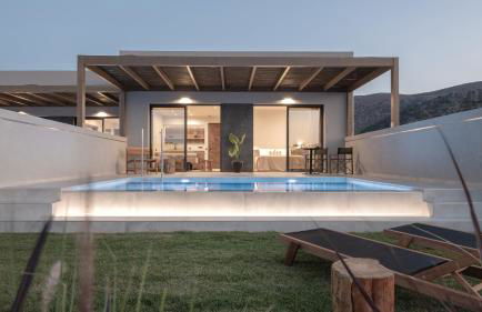 AKU Suites with private pools - Photo 16