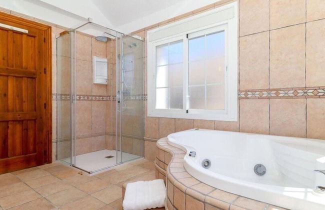 Benahavis Village House Sleeps 8 - Photo 17