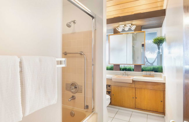 La Jolla Mid-century by Avantstay Private Pool, Outdoor Living + Ocean Views - Photo 32