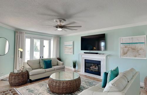 Lion On The Beach - Photo 3