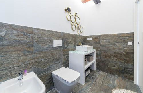 FLORIT FLATS - CATHEDRAL LUXURY TERRACE FLAT 2BR 2BA AC Wifi - Photo 19