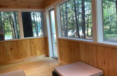 Luxury Forest Lake House - Privacy, Nature, Conveniences - New 2 bedroom - Foto 14