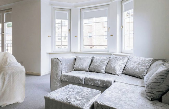 Snug & Serene 2BD Flat - Roseburn - Photo 13