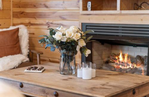 Cabin 1 - Peaceful Cabin Near River with Fire Pit and Hot Tub - Foto 26