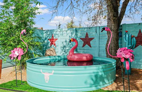 Austin Oasis Spacious 4BR Retreat with Hot Tub Cowboy Pool and Infrared Sauna Perfect for Families and Bachelorettes - Photo 2