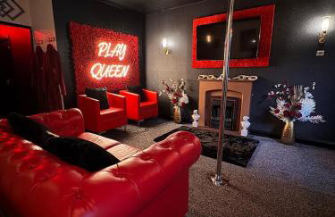 Play Queen - A Playful Unique Hot Tub Retreat - Foto 8