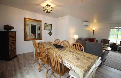 Cheerful 3 Bedroom on a Park 10 Miles from Eugene - Foto 26