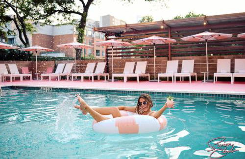 Enjoy DT Newly Renovated & Patio and Free Swim Club by Austin Vacay - Foto 8