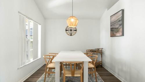 Luxury 4-Bedroom Home with Private Pool, Jacuzzi, AC, Wi-Fi, Cable TV, 5 Minutes from Disney - Foto 3