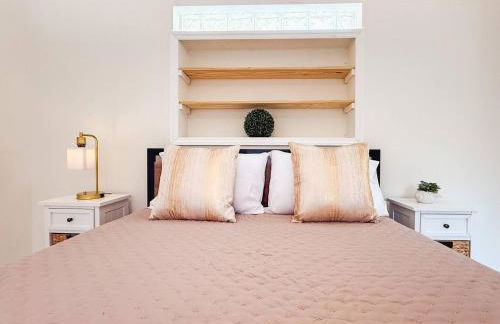 Waterfront Florida Vibes and Views - King Bed - Foto 44