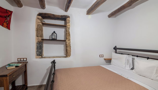Stone Serenity,2BR Home in Sellia with Dreamy Sea Views - Foto 2, Habitación