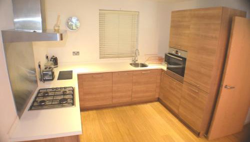 360 Serviced Accommodations - Brentwood 2 Bedroom Executive Apartment with Secure Parking - Foto 5