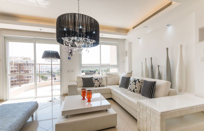 Apartment with Sauna, Hot Tub & Parking - Photo 15