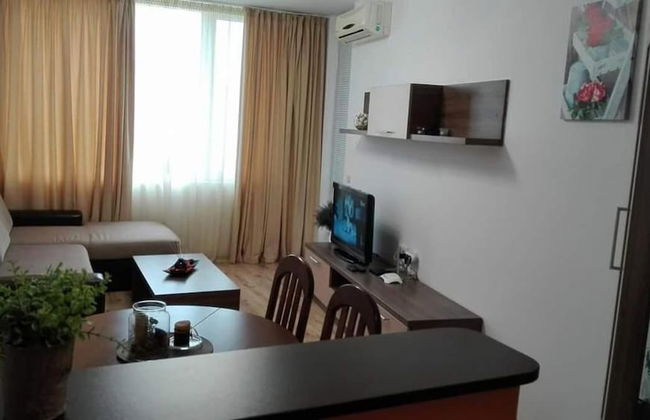 Sunny Apartment in Burgas - Photo 6