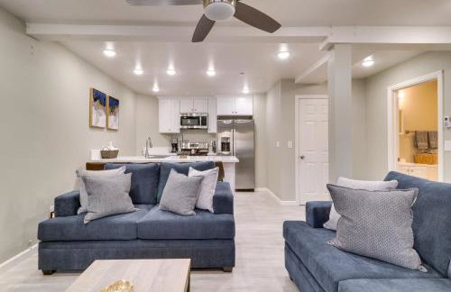 Fast WiFi and Free Parking Cozy Fontana Apartment - Photo 2