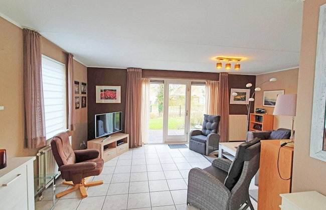 Appealing Bungalow With Garden - Photo 26