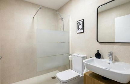 NEW! Luxury 3BR apartment with POOL & FREE parking - Foto 21