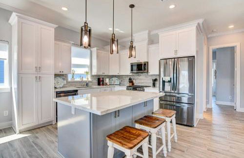 Private Dock and Patio Waterfront Galveston Retreat - Photo 7