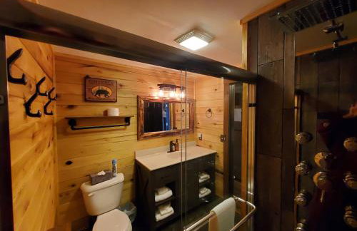 Luxury Cabin w/ Game Room & Hot Tub at Cave Run Lake - Foto 26
