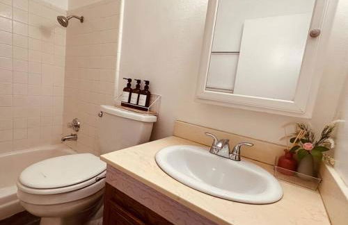 Charming 3BR Retreat near Disneyland Downtown LA! - Foto 16