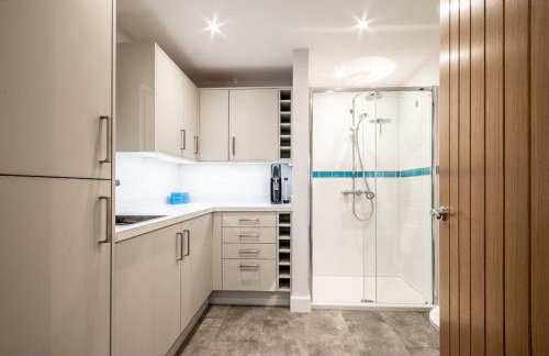 4 Bed Retreat with Balcony & Estuary views - Photo 26