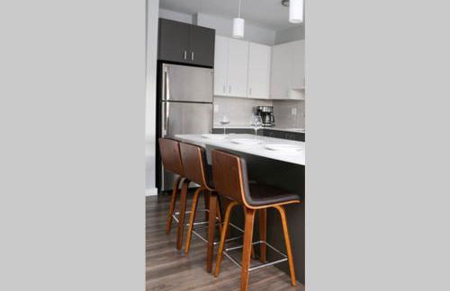 Luxury Apartment with Gym, Steps From Commuter Rail #2009 - Foto 14