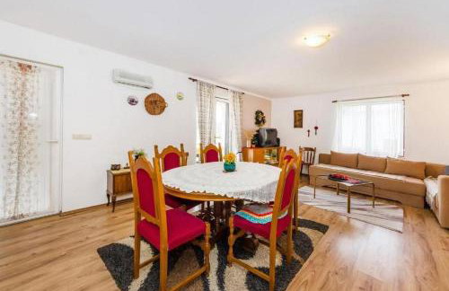 Family-friendly apartments with swimming pool Lovinac, Velebit - 21748 - Foto 5